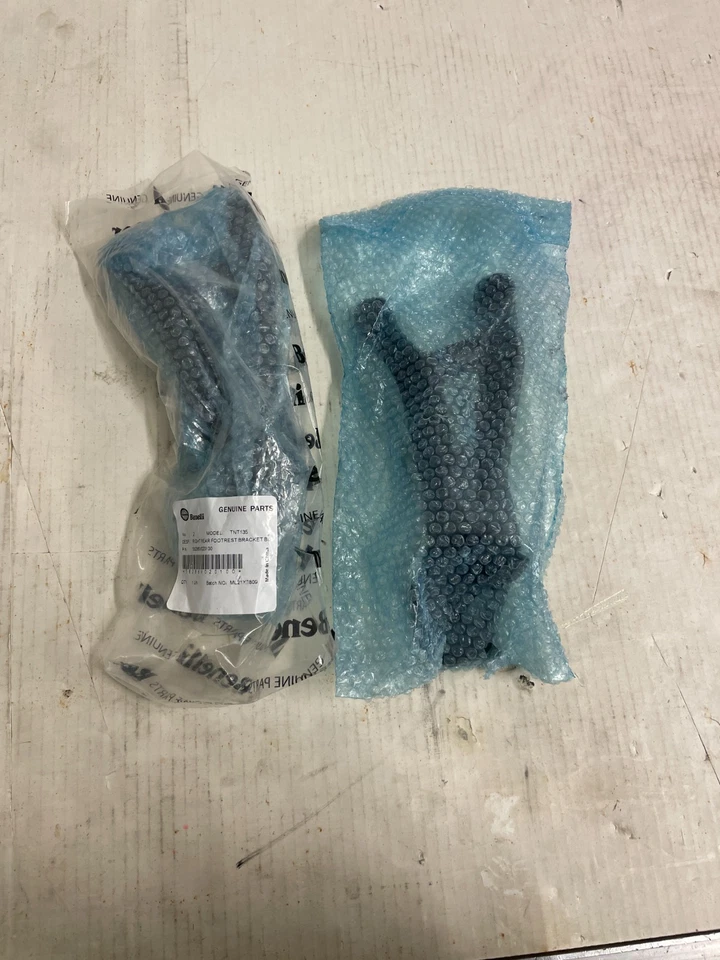58286V020100 OEM Benelli Right Passenger Footpeg Bracket 20 - 23 TNT 135 - Image 2 of 3