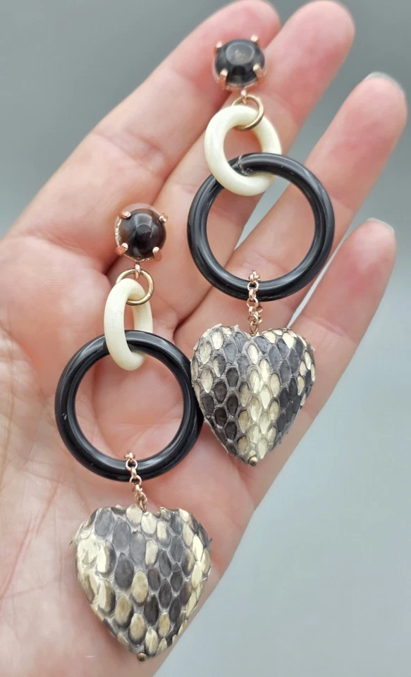 Pendientes colgantes italianos Amlé Amle piel de serpiente genuina corazón cuerno tono oro rosa Foto 3 de 4