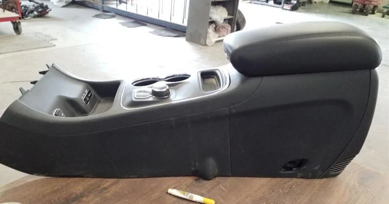 Dodge Durango 2014-2022 consola central de piso negro Foto 2 de 3