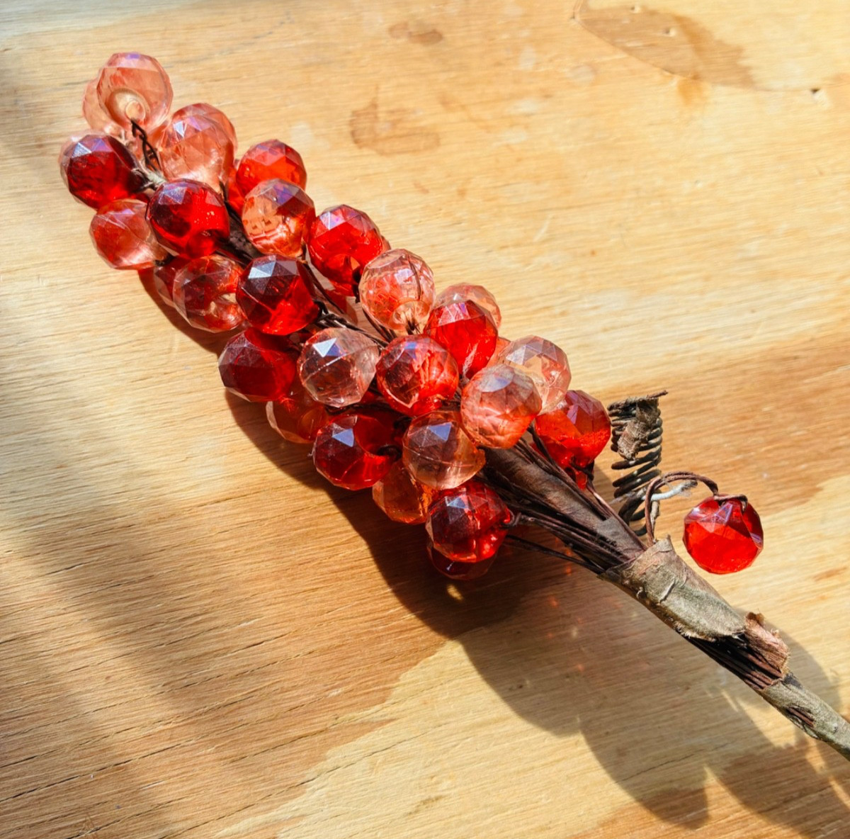 Vintage CLUSTER OF GLASS RED GRAPES Super Detail Old Feeling 8" Long 1.5" Wide