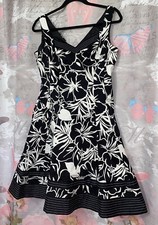 NINE WEST~Black & White~Floral Party Dress~Women’s Size 6~Sleeveless