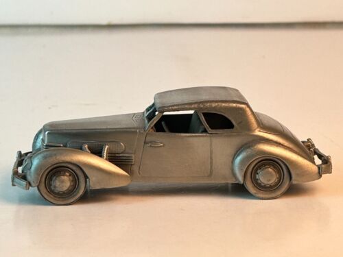 Danbury Mint 1:43 Scale Pewter, 1937 Cord 812 Supercharged Roadster - Picture 3 of 14