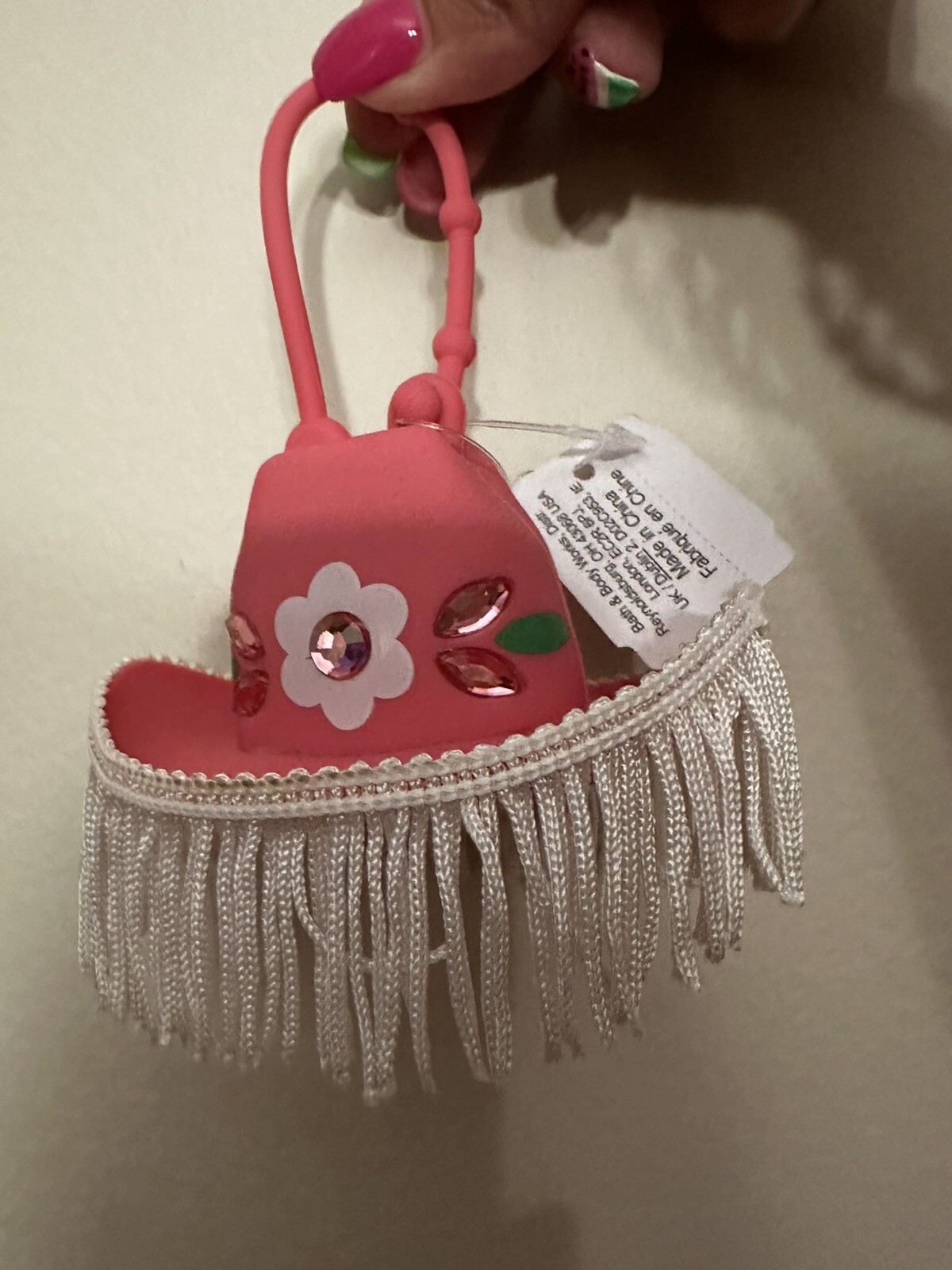 Cappello da cowgirl Bath And Body Works rosa Pony Club con tasca con frange. Porta custodia Bac