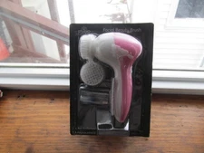 Studio Selection Facial Beauty Brush w/Batteries & Replacement Brush Head❤️