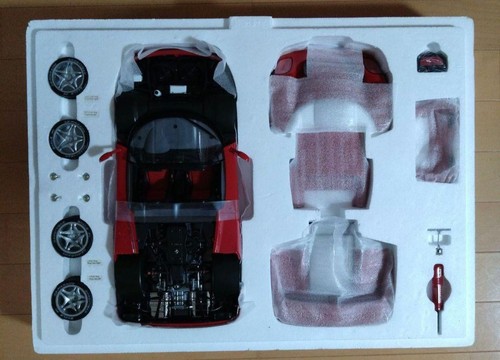 Tamiya Ferrari F50 1/12 Scale Semi-Assembled Die-Cast Model - Picture 4 of 8