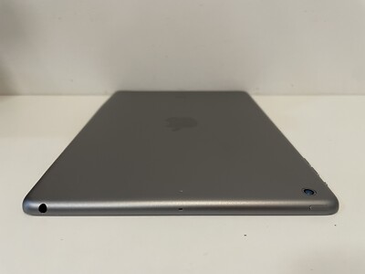 Apple iPad Air 1st Generation 16GB, Wi-Fi, 9.7 in - Space Gray