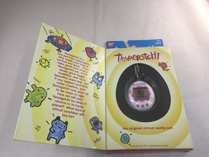 New-Bandai-Original-TamaGotchi-White-amp-Pink-letters-1996-1997-English