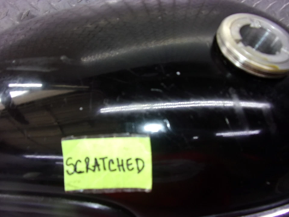 956 A TRIUMPH BONNEVILLE 800 2004 OEM FUEL GAS TANK & NO GAS CAP Foto 3 de 4