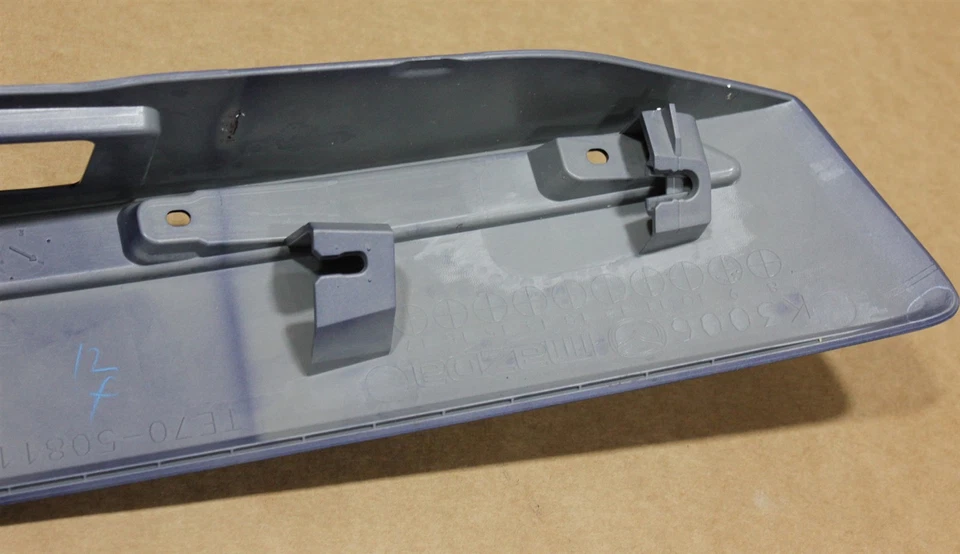 Borde de moldura con acabado de maletero 10-12 CX-9 TE6950811A12 nuevo stock antiguo nuevo de fábrica OEM Foto 4 de 4