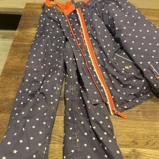 Mini Boden rosa sci o neve tuta giacca pantaloni impermeabile età 7-8 guanti 