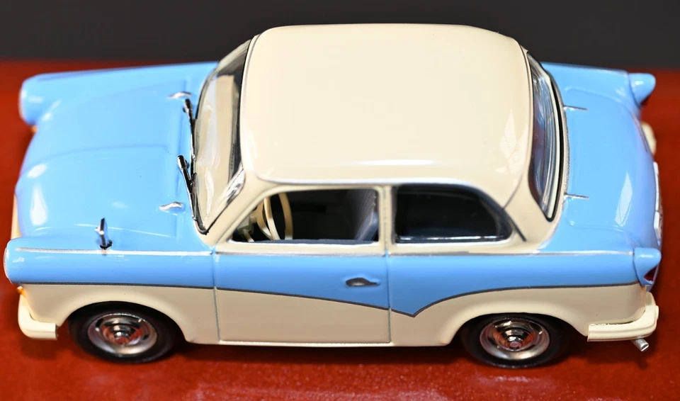 Trabant P50 Limousine Blue & Cream 1:43 Diecast DDR Auto Atlas Verlag ex in box - Image 4 of 4