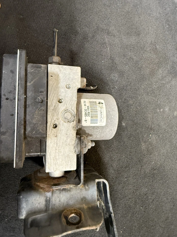 2015-2017 FORD EXPEDITION 4X2 ANTI LOCK BRAKE ABS PUMP MODULE FL14-2C405-A OEM - Image 2 of 3