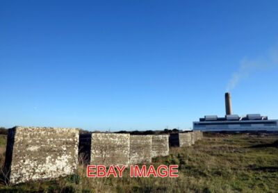 FOTO PANZERABWEHR BETONSTEINE MASSE BETONWÜRFEL CA. 1,4 METER H