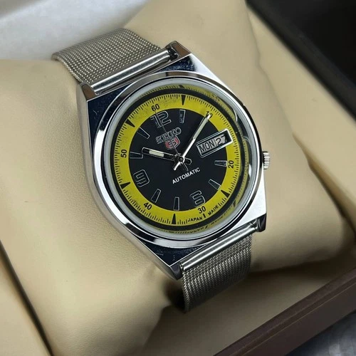 New ListingVintage Refurbished Seiko 5 Automatic Day/Date Japan Men's Wrist Watch