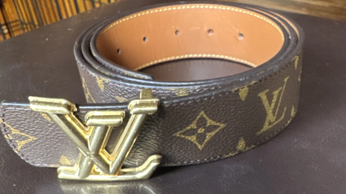 Louis Vuitton Reversible Belt In Women display picture 3