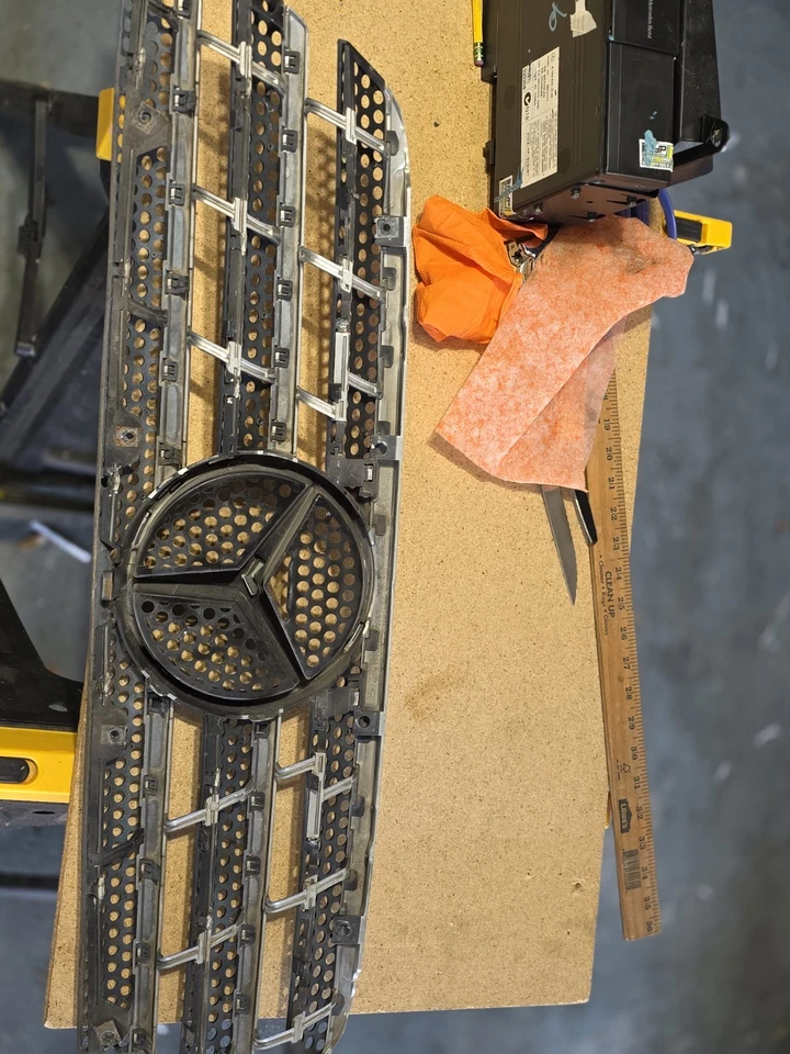 98-05 Mercedes W163 ML500 Front Bumper Radiator Mesh Grille Grill 1638800985 OEM - Image 4 of 4