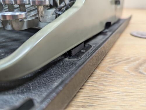 Piedini per macchina da scrivere Olivetti Studio 42 - set di 4 - Foto 4 di 9