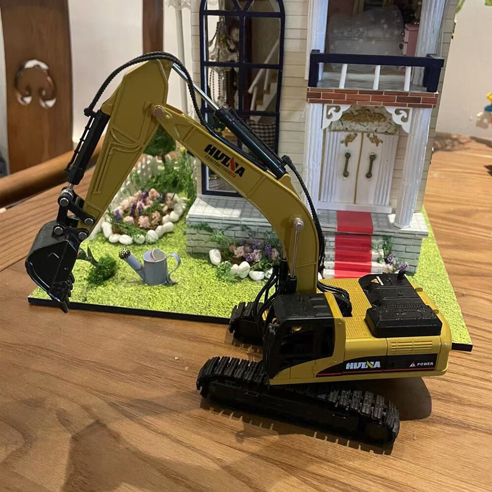Huina 1710 Diecast Excavator Static Model 1/50 Scale Diecast Model
