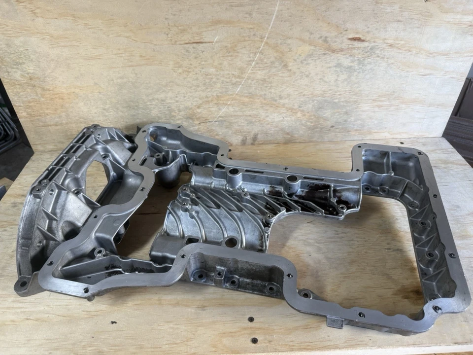 Верхний масляный поддон двигателя 03–06 Mercede R230 SL500 E500 CLK500 M113 1130141202 от оригинального производителя - Изображение 4 из 4