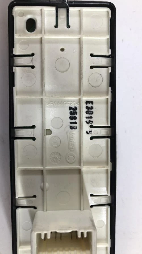 Interrupteur de leve vitre avant gauche RENAULT MEGANE 3 PHASE 1 COUPE - Photo 4/4