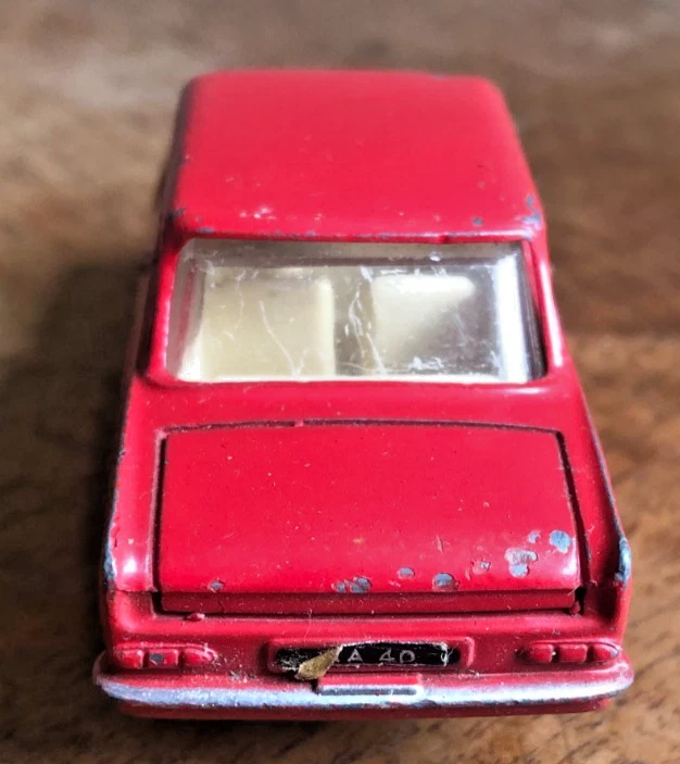 DINKY TOYS France  OPEL KADETT rouge - Meccano - Bel état. - Photo 2/4