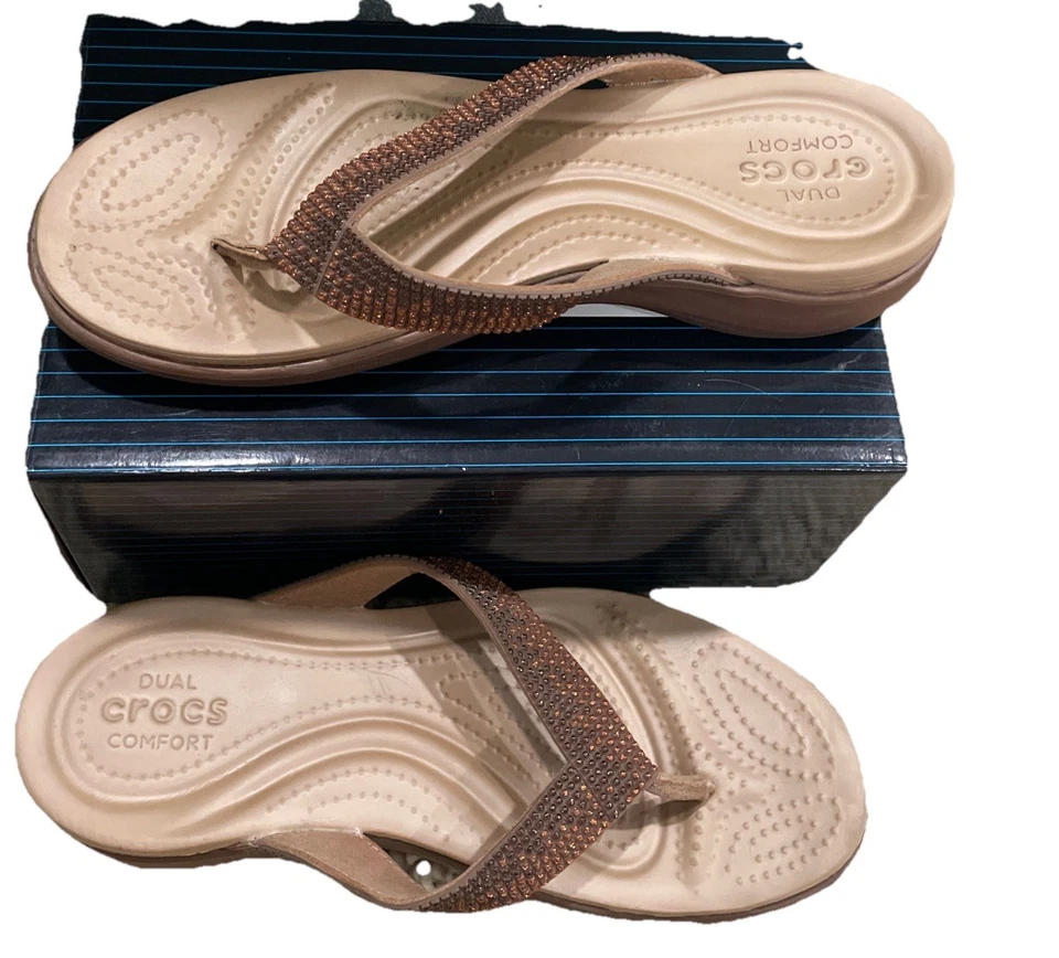 CROCS Capri Doble Confort Marrón Texturizado Cuña Chanclas Tanga Sandalia Talla 8w Foto 3 de 4