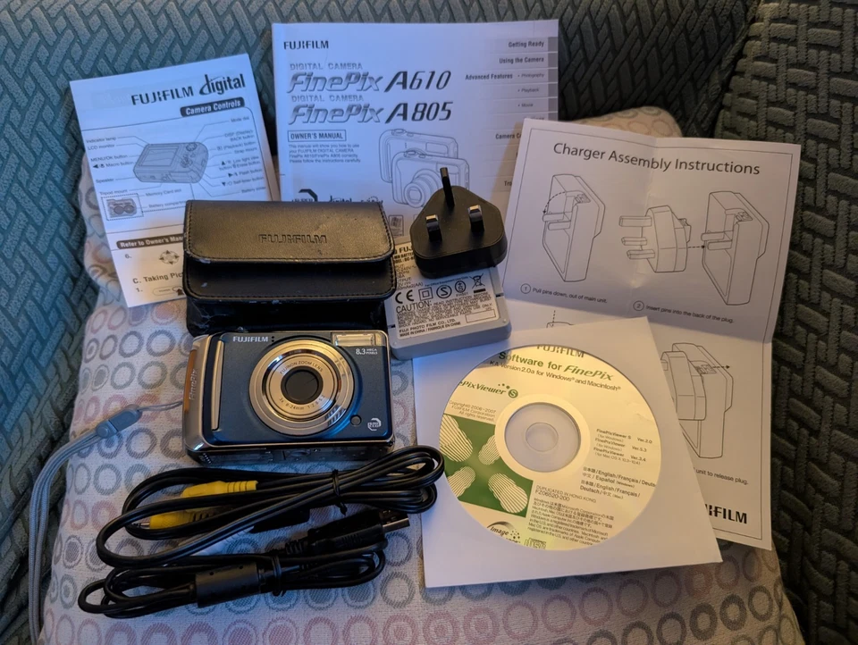Fujifilm FinePix A805 8.3MP Digital Camera, Blue - Tested, photo 1 of 3