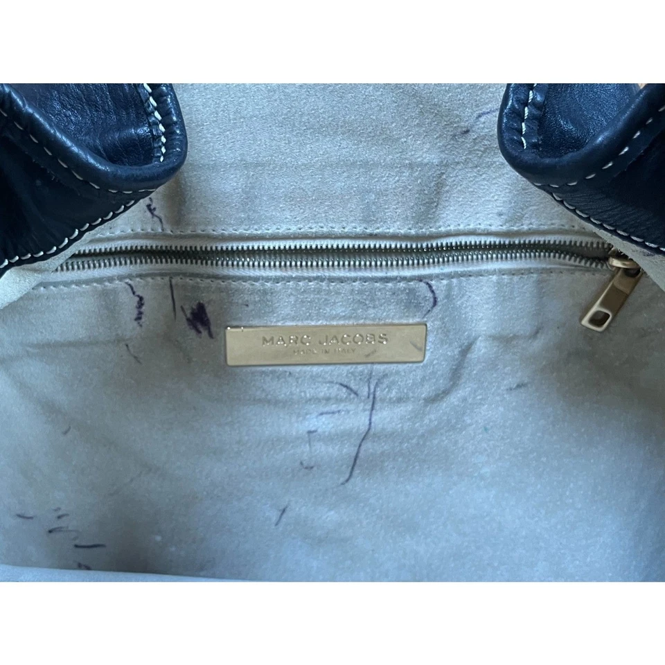 MARC JACOBS Black Shoulder Handbag Bag  Women's Size Medium 12 x 12 - Image 4 of 4