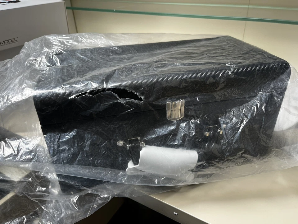 Bbr Ferrari SF16H 2016 gp Italy 40 pieces valigetta e teca Vettel resin model 18 - Immagine 2 di 4