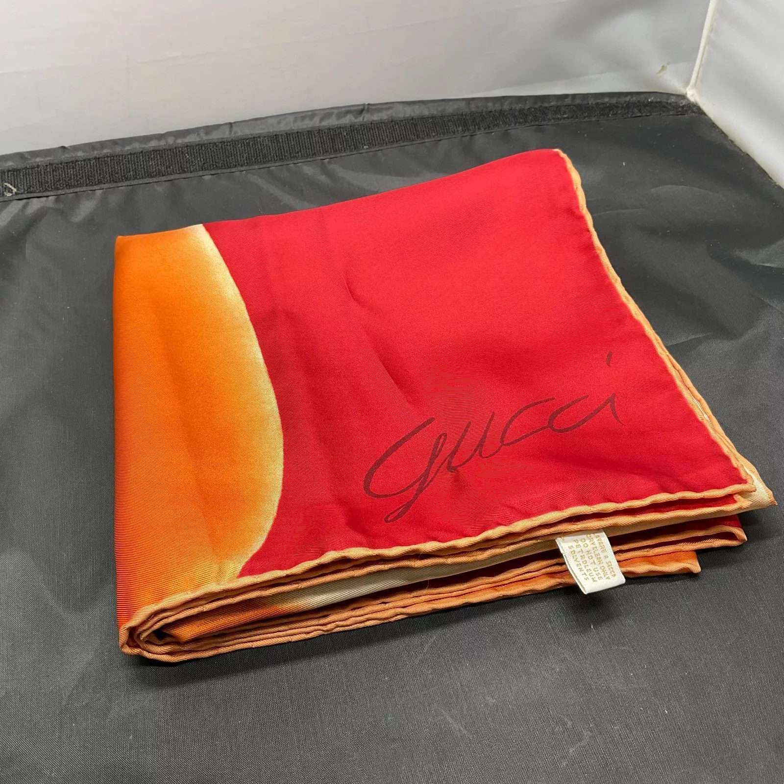 Gucci écharpe bandana femme B241020261 BC rang authentique