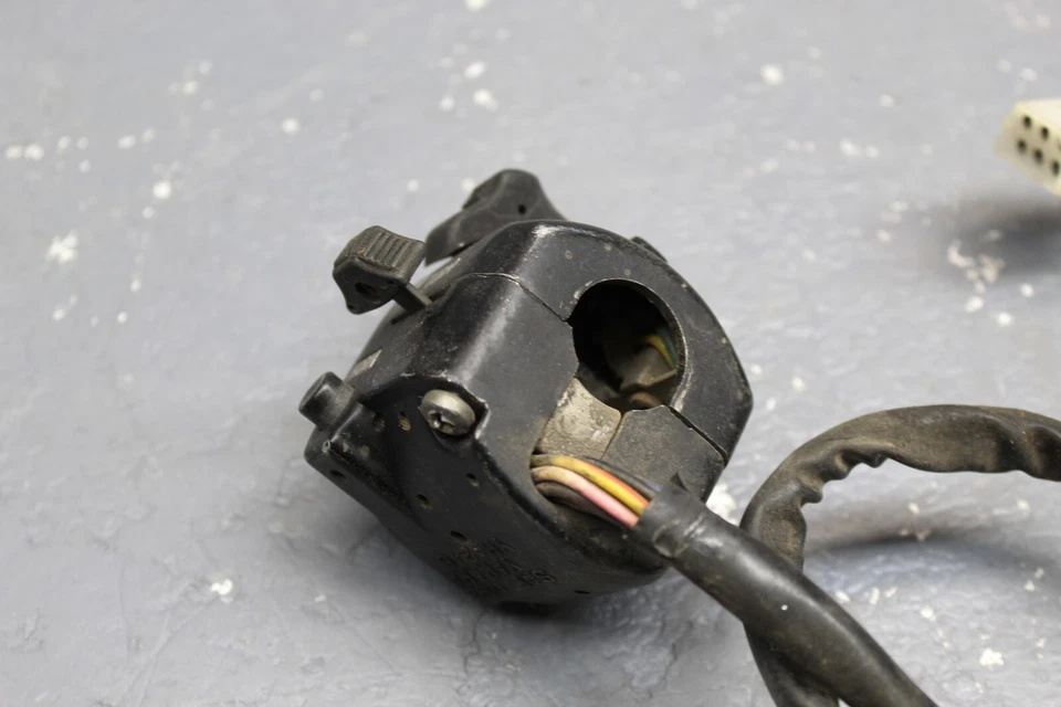 1977 YAMAHA XS360 OEM LEFT CLIP ON HANDLE HORN SIGNALS SWITCH SWITCHES - Image 3 of 4