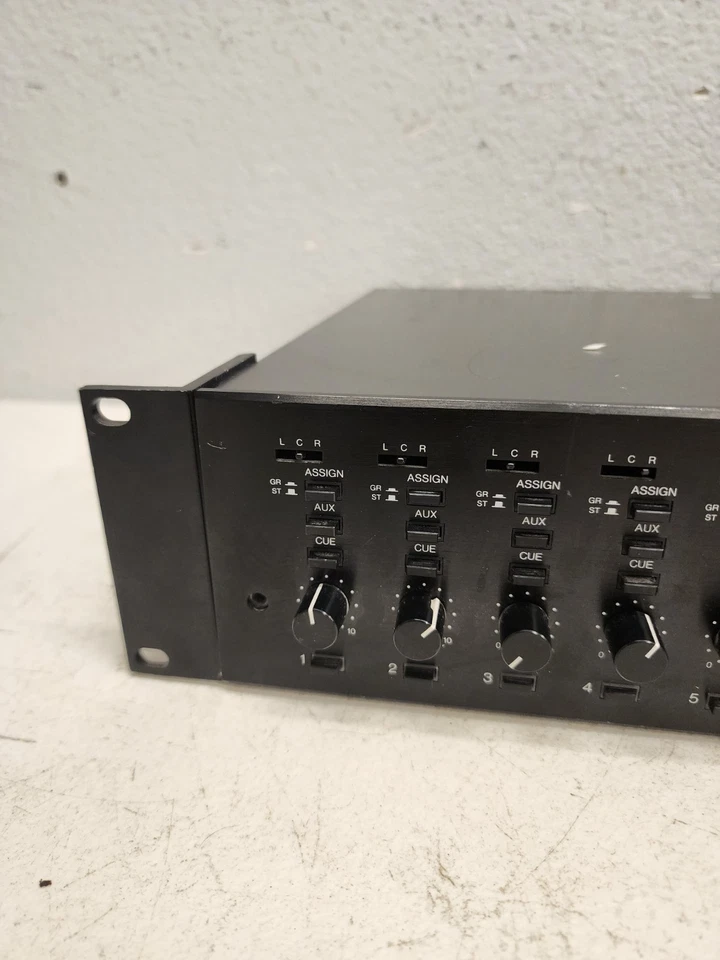 TOA 1000 Series Stereo Mixer M-1264 Rack Mount. - Image 2 of 4