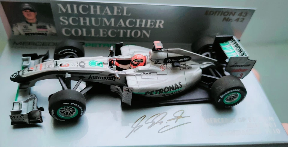 Minichamps 410100003 Mercedes MGPW01 Race Version 2010 Michael Schumacher 1/43 - Immagine 3 di 4