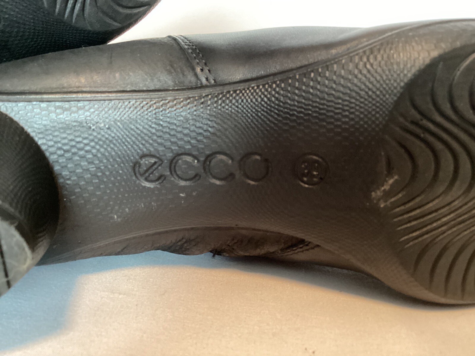 Women’s Ecco Boots Booties 2 Inch Heels Black Leather Size 39 US Size 8