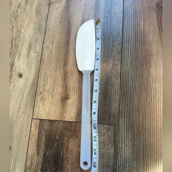 Espátula de silicona blanca crema Trudeau vintage utensilio de cocina curvo para hornear de colección Foto 3 de 4