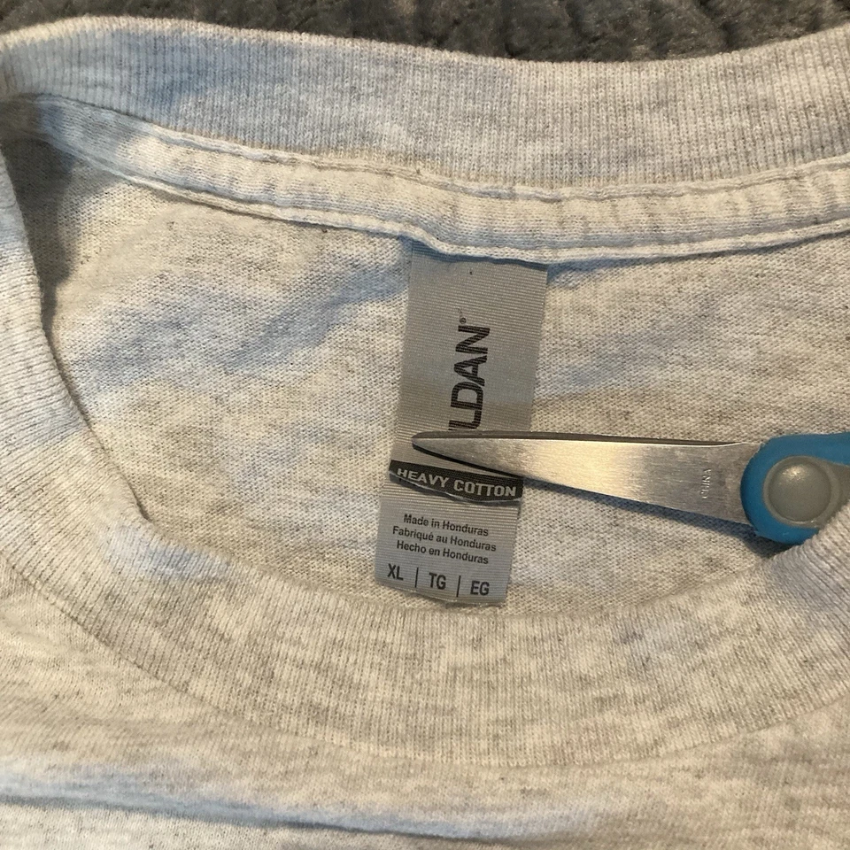 Gildan T 恤 Xl 灰色银色冲浪者人类火炬图案 — 第 4/4 张图片