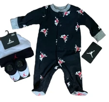 NEW AIR JORDAN BABY BOYS 3-pc GIFT Set: Jumpsuit Pijama Cap & Booties 0-9 Months