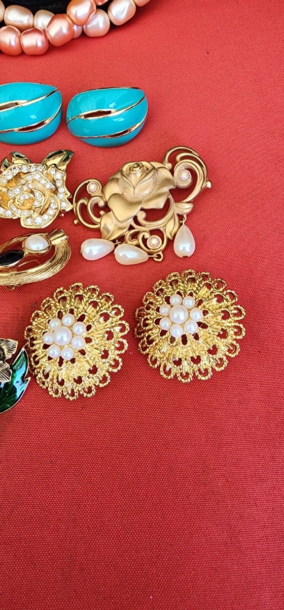 Lot Vintage Avon - 4 Paires De Boucles D'oreilles Clips Et 1 Collier - Neuf Sans Emballage