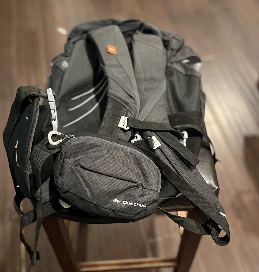 Mochila de caminhada Decathlon Quechua 20L refrigeração a ar preta - Imagem 3 de 4