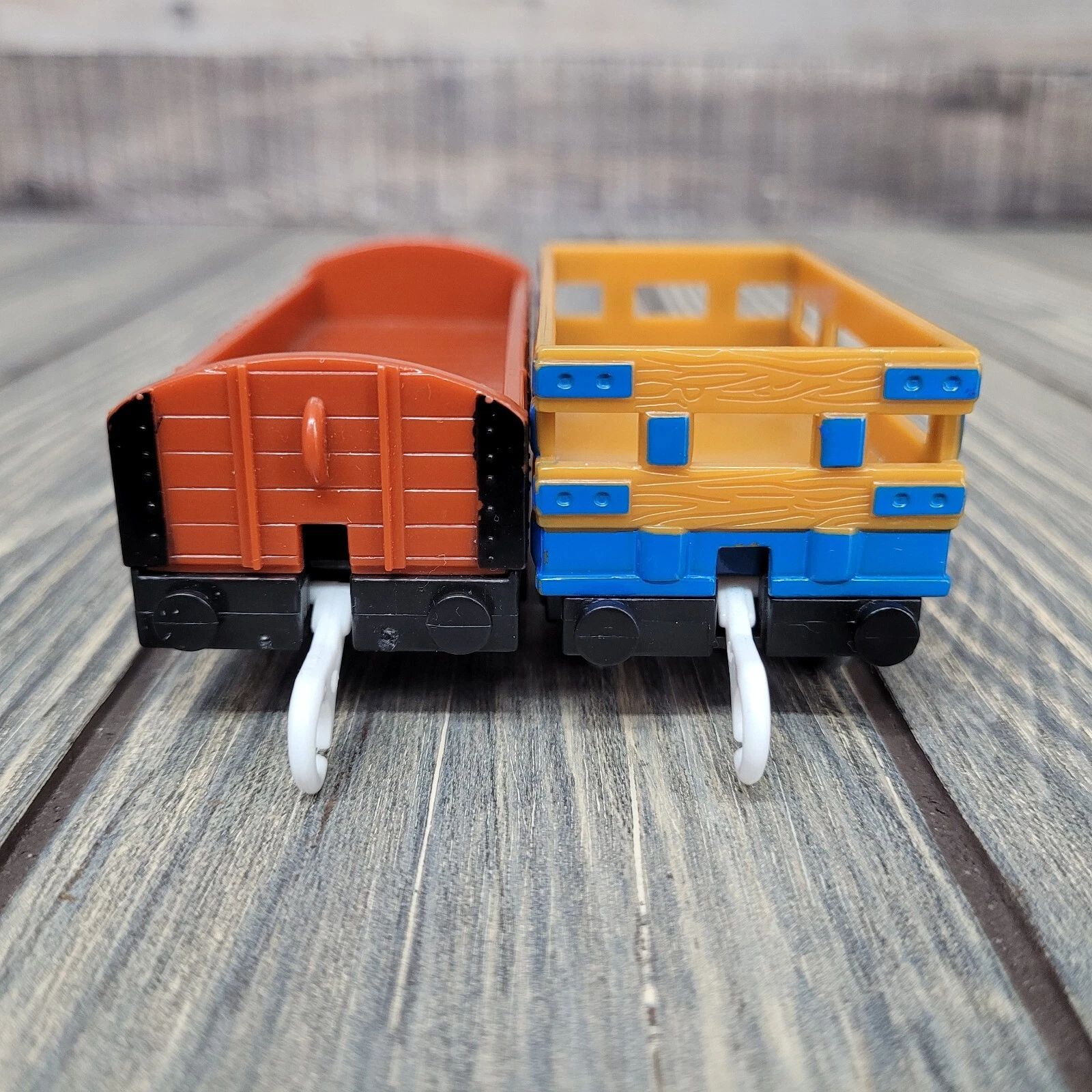  flatbed wagon cargo trucks muito bom estado 