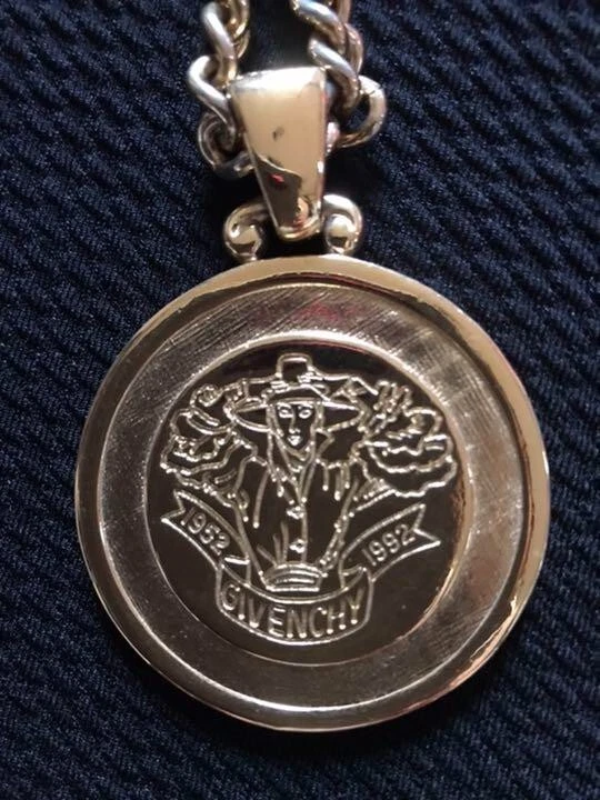 GIVENCHY Collar Cadena AUTÉNTICO De Colección Raro Logo Oro Colgante Gargantilla MUJERES Japón! Foto 3 de 4