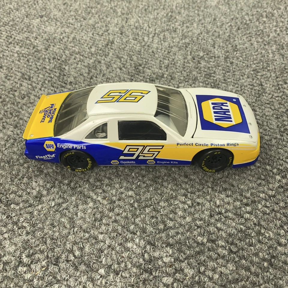 De colección 1995 NAPA #95 Ford Thunderbird Diecast Car Revell NASCAR 1:24 capó abierto Foto 3 de 4