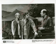 MASH TV SHOW Press Photo 8X10 DAVID OGDEN STIERS Mike Farrell ALAN ALDA 4077