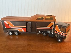 Vintage 1980’s Ertl Titan Rodeo Semi Truck & Horse Trailer W/Living Quarters