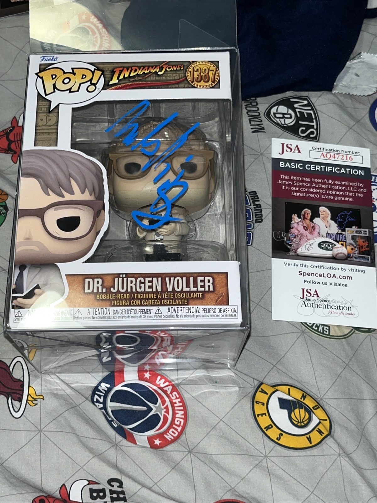 MADS MIKKELSEN FIRMADO INDIANA JONES FUNKO POP (JSA CERTIFICADO DE AUTENTICIDAD) Dr. Jurgen completo