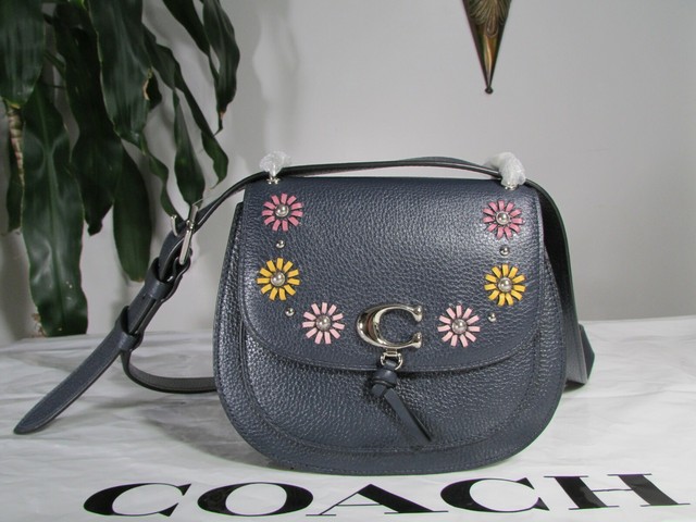 remi saddle bag with whipstitch daisy applique