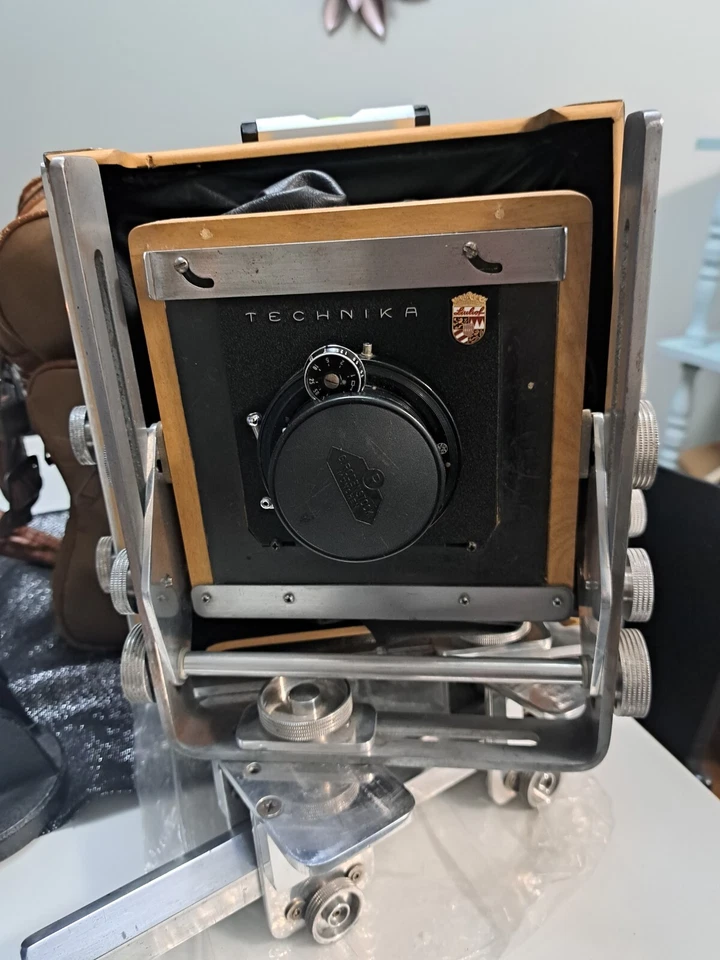 LINHOF TECHNIKA 4x5 LARGE FORMAT ANTIQUE CAMERA WITH LENS, STAND, & ACCESSORIES - Image 2 of 4