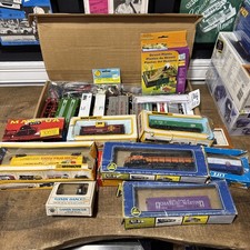 Vintage Tyco AHM BACHMANN Mantua HO Scale Trains Box Cars Big Lot Accessories