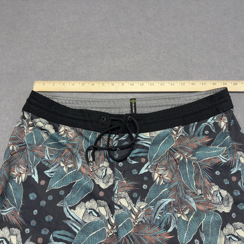 Pantalones Cortos Volcum Adulto 38 Verde Negro Floral Board Shorts Surf Patinaje Playa Hombres Foto 2 de 4