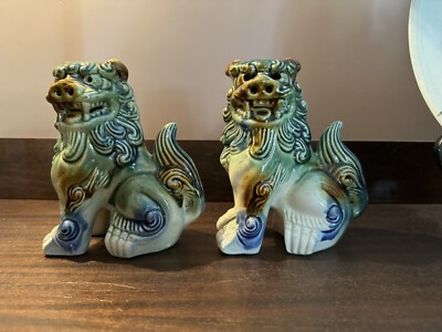 FOO DOGS, 2 LEFT FACING, VINTAGE CERAMIC UCGC TAIWAN EUC